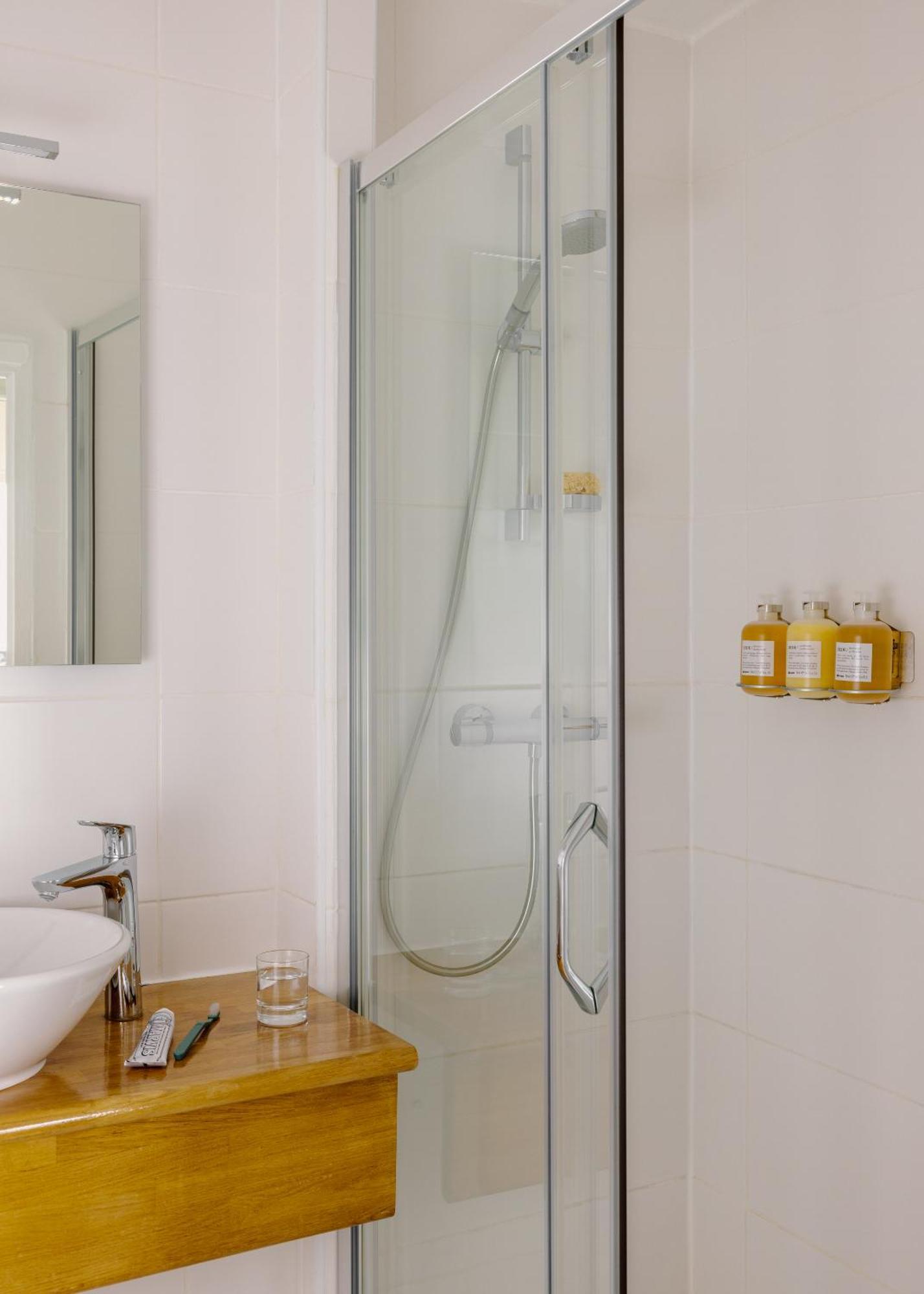 Hotel Yelo Lumiere Powered By Sonder à Cannes Chambre photo