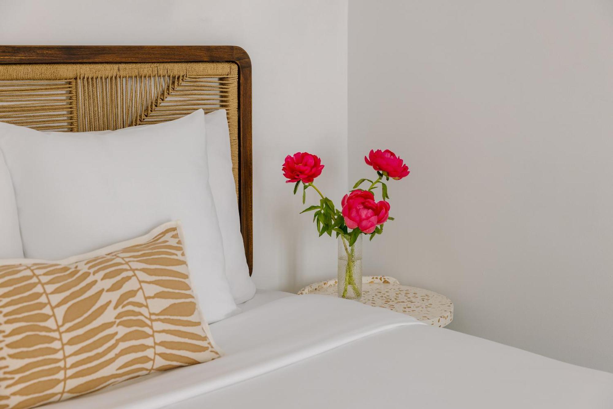 Hotel Yelo Lumiere Powered By Sonder à Cannes Chambre photo
