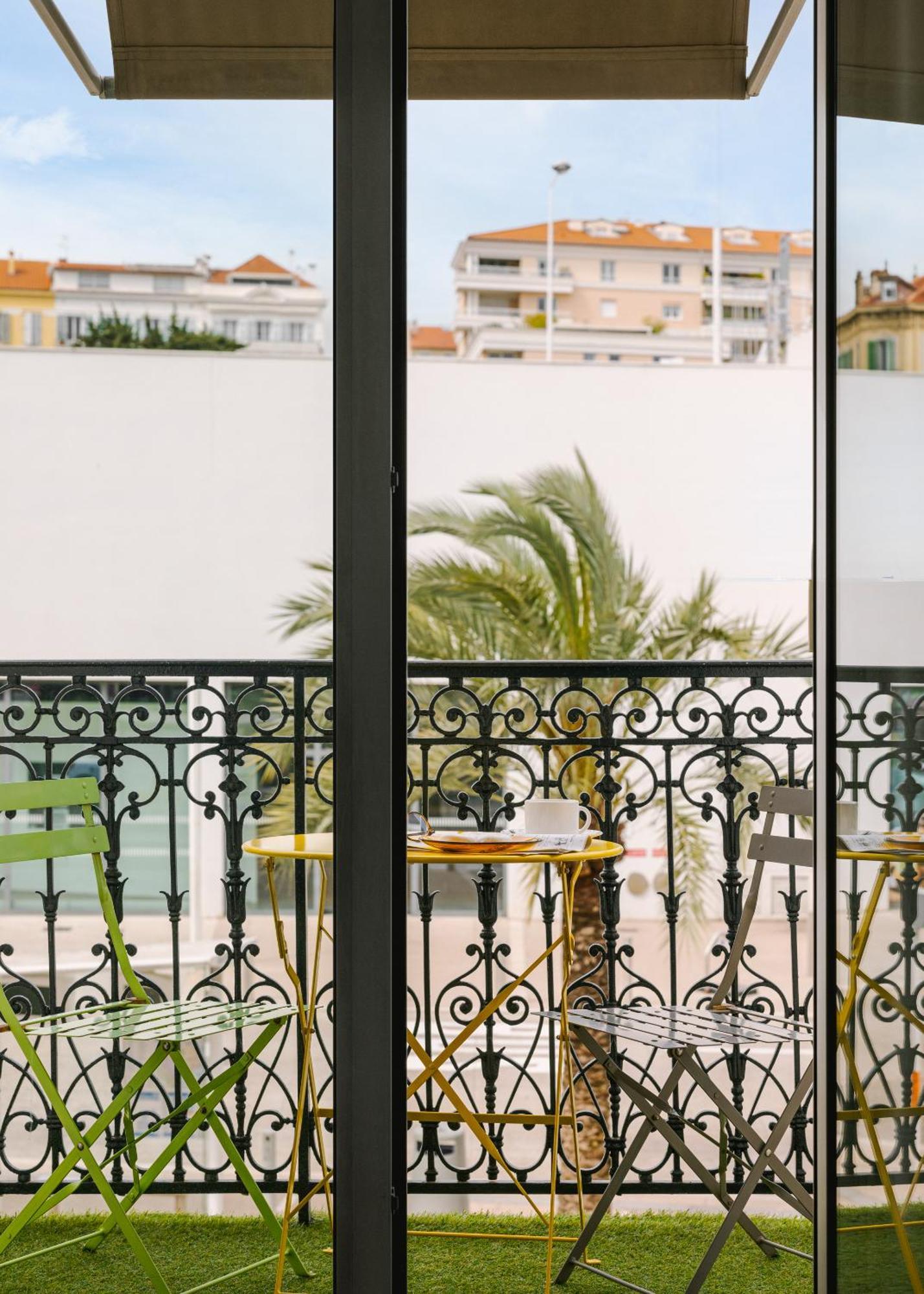 Hotel Yelo Lumiere Powered By Sonder à Cannes Chambre photo