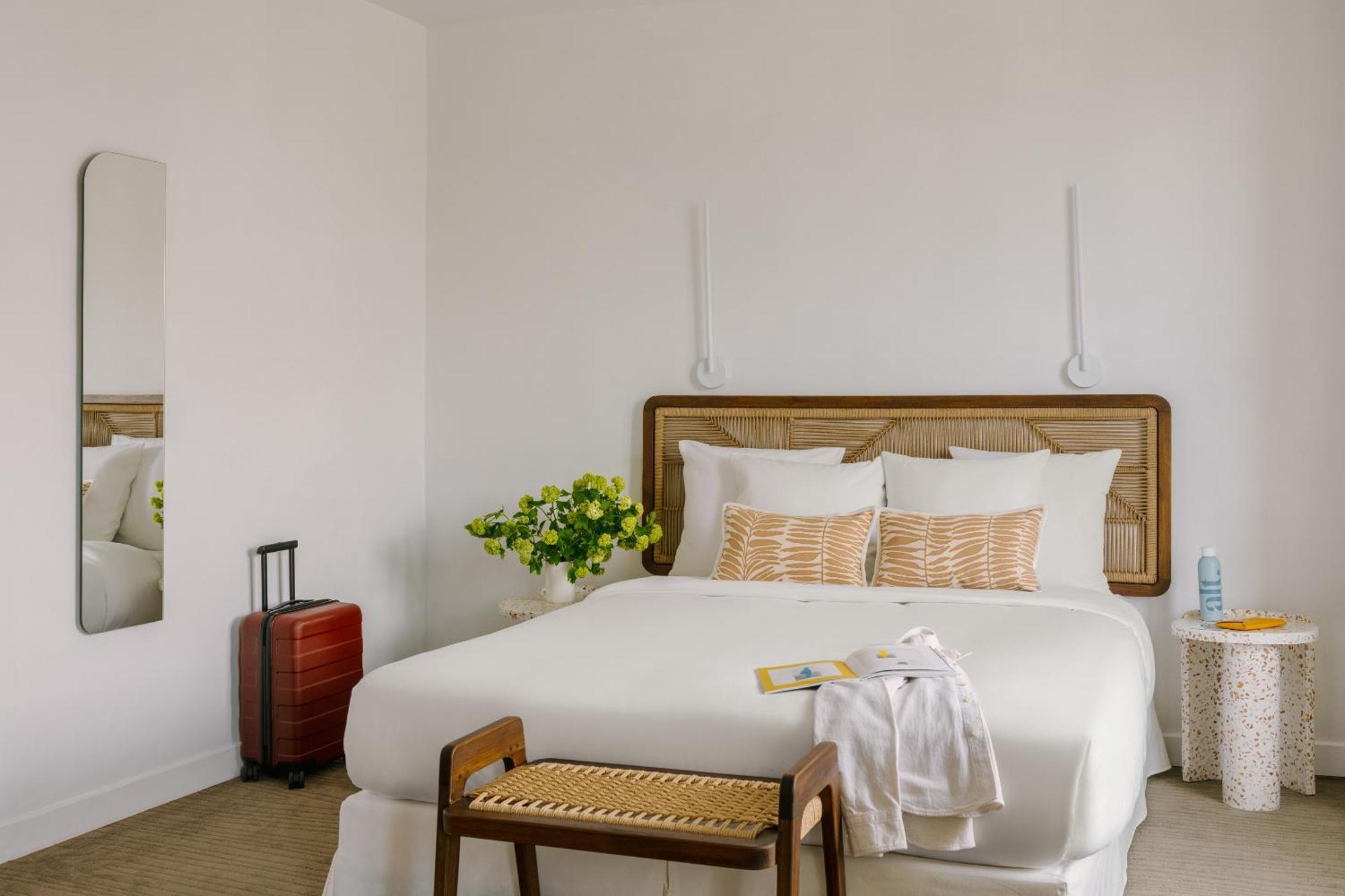 Hotel Yelo Lumiere Powered By Sonder à Cannes Chambre photo