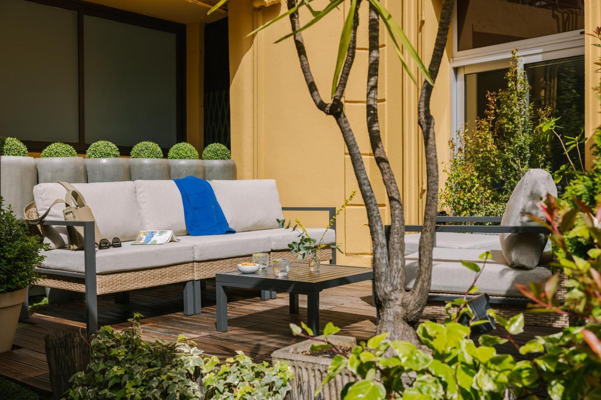 Hotel Yelo Lumiere Powered By Sonder à Cannes Extérieur photo