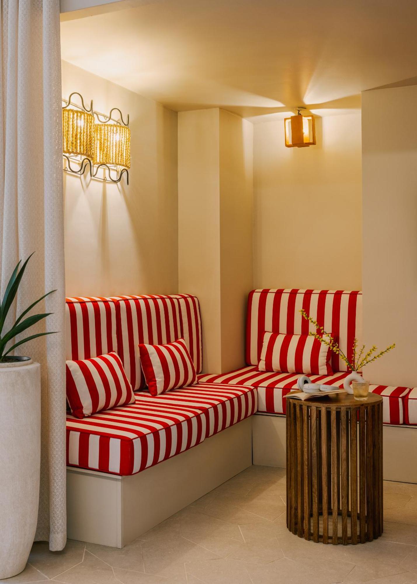 Hotel Yelo Lumiere Powered By Sonder à Cannes Extérieur photo