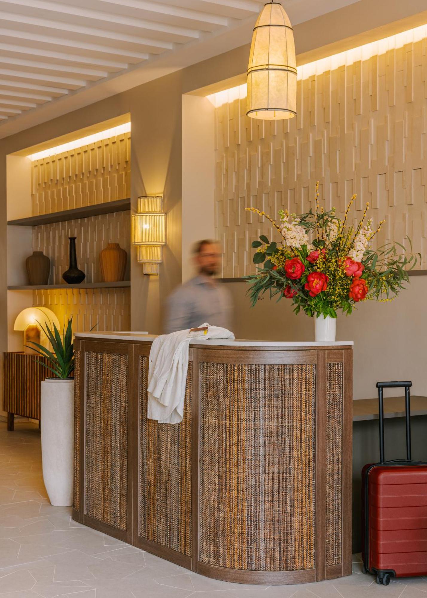 Hotel Yelo Lumiere Powered By Sonder à Cannes Extérieur photo