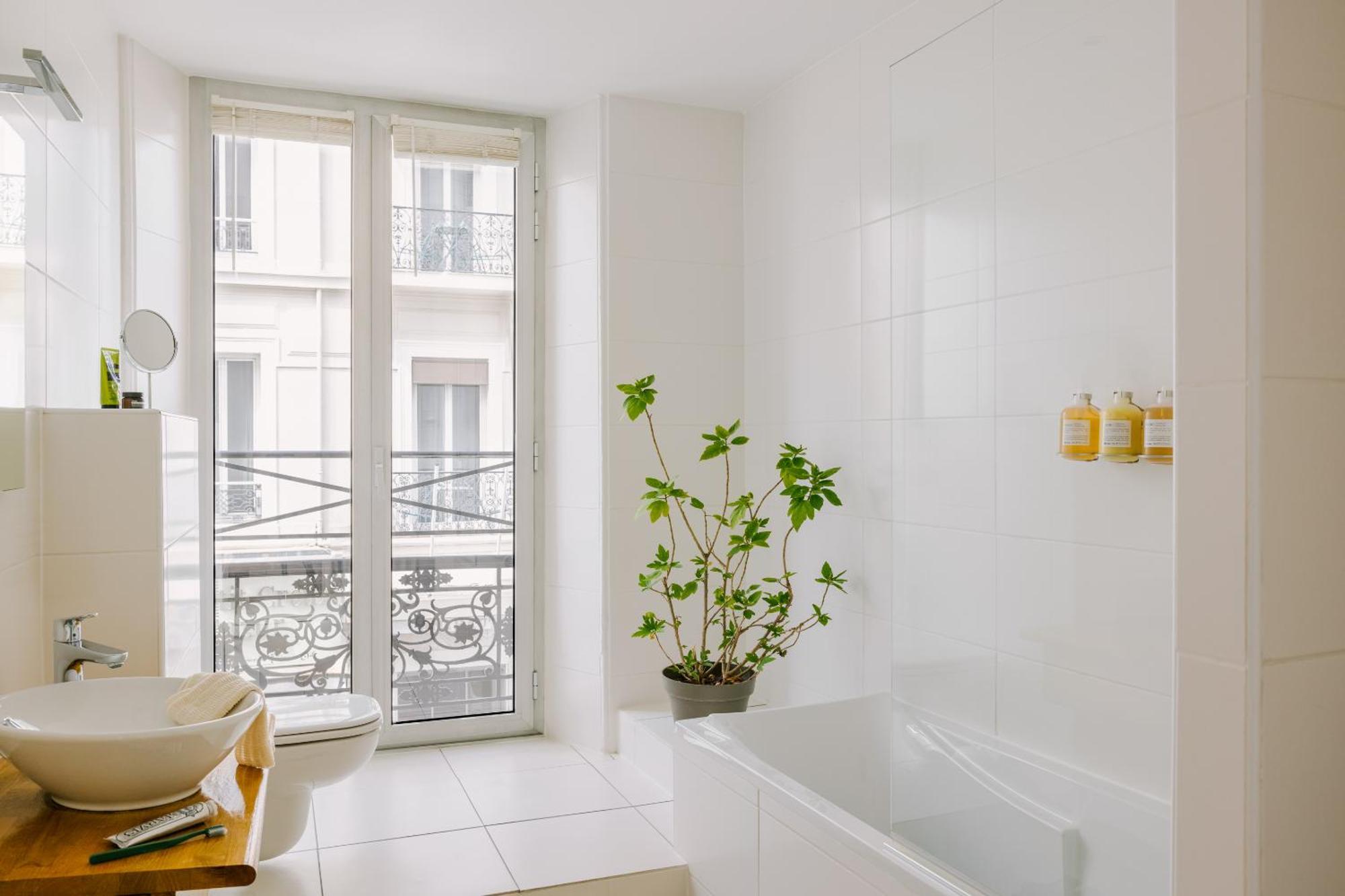 Hotel Yelo Lumiere Powered By Sonder à Cannes Extérieur photo