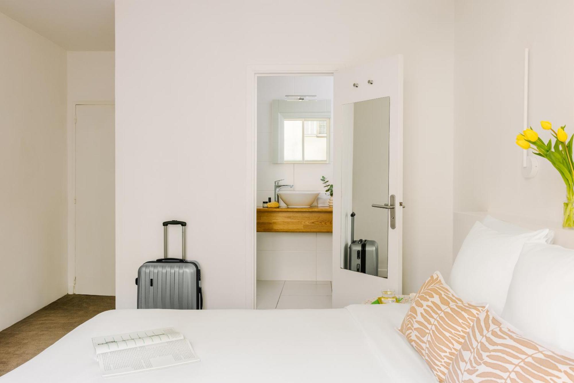 Hotel Yelo Lumiere Powered By Sonder à Cannes Chambre photo