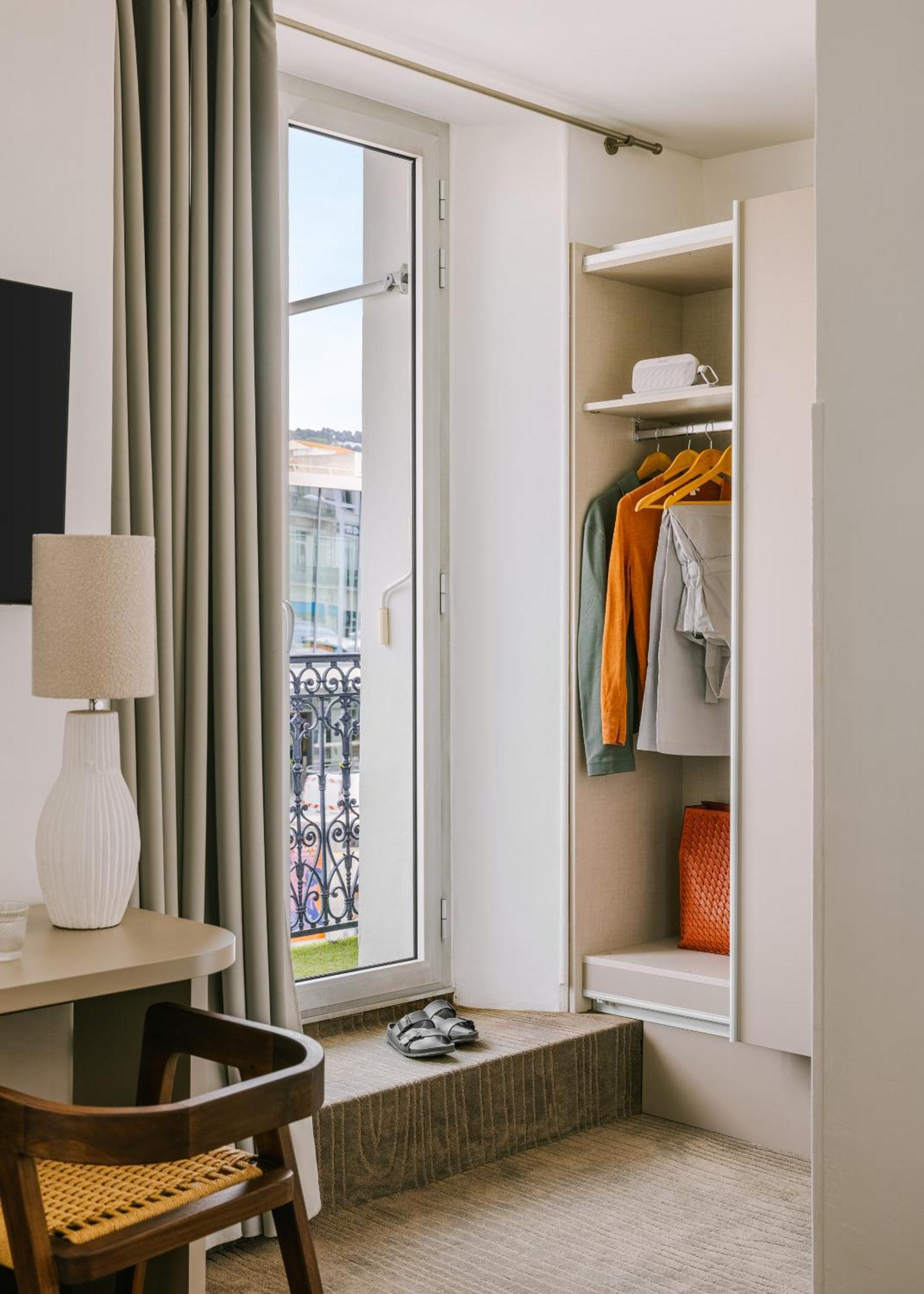 Hotel Yelo Lumiere Powered By Sonder à Cannes Chambre photo