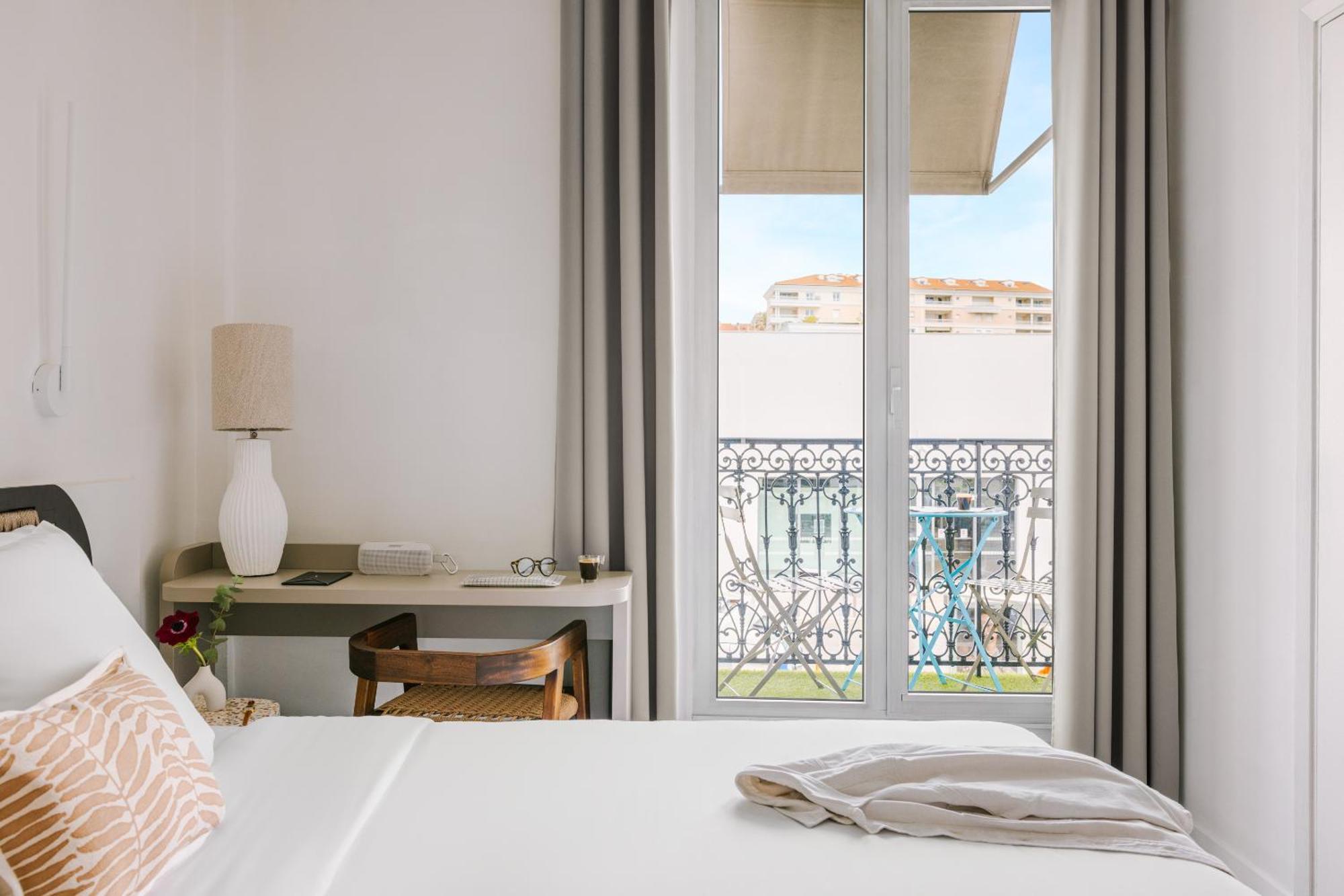 Hotel Yelo Lumiere Powered By Sonder à Cannes Chambre photo