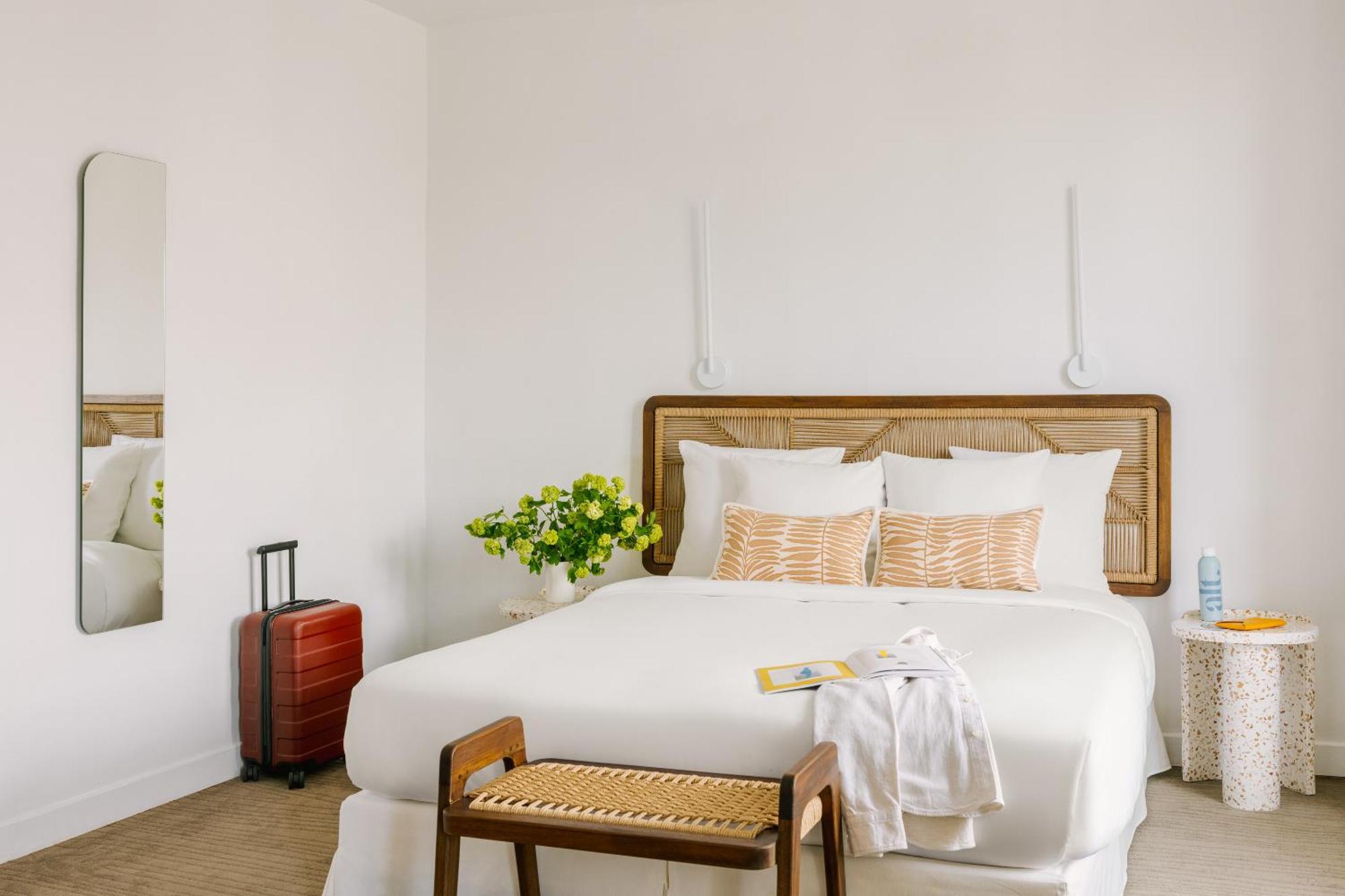 Hotel Yelo Lumiere Powered By Sonder à Cannes Chambre photo