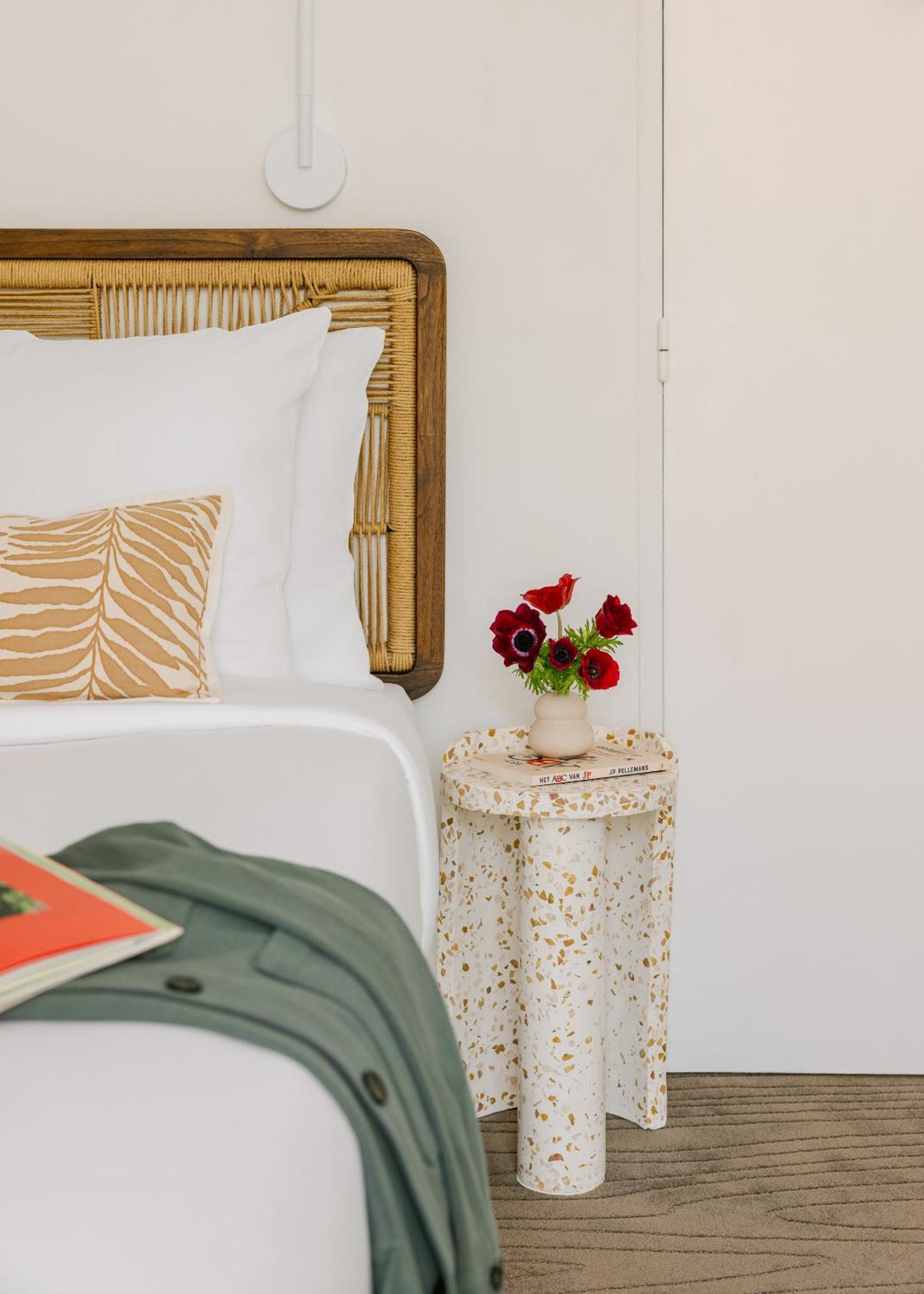 Hotel Yelo Lumiere Powered By Sonder à Cannes Chambre photo