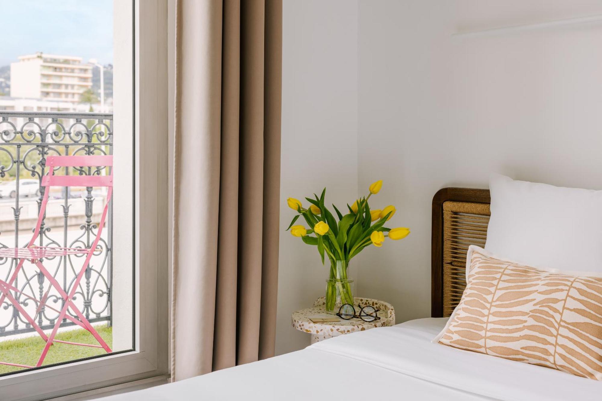 Hotel Yelo Lumiere Powered By Sonder à Cannes Chambre photo