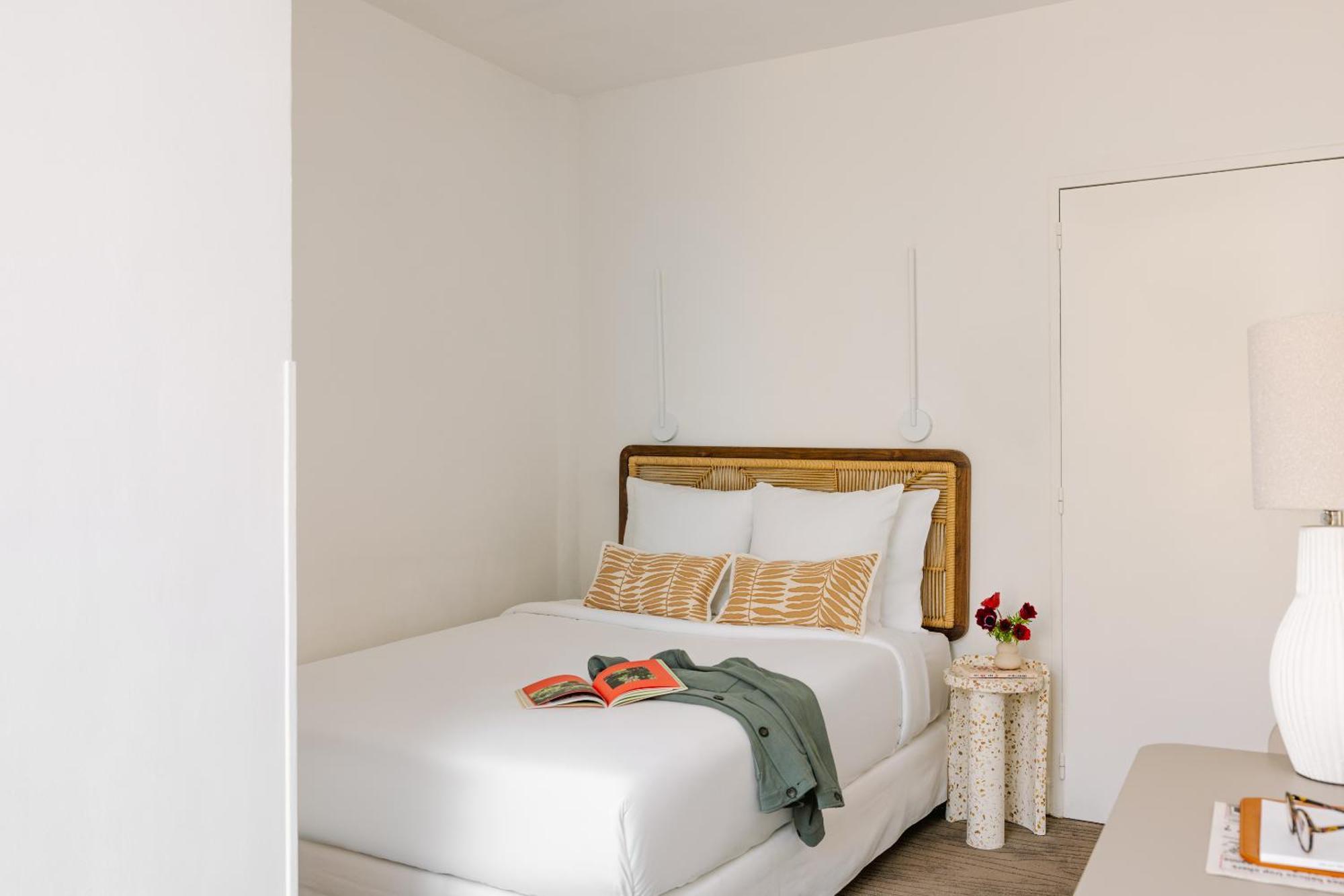 Hotel Yelo Lumiere Powered By Sonder à Cannes Extérieur photo