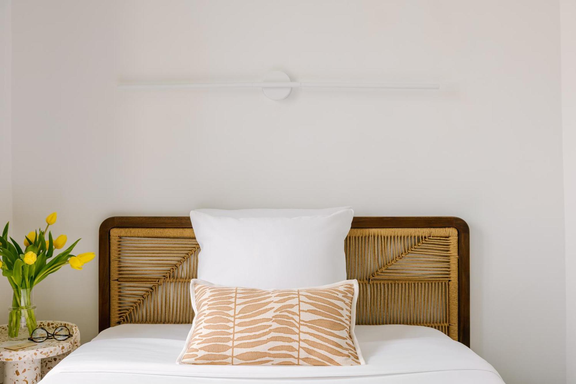 Hotel Yelo Lumiere Powered By Sonder à Cannes Chambre photo