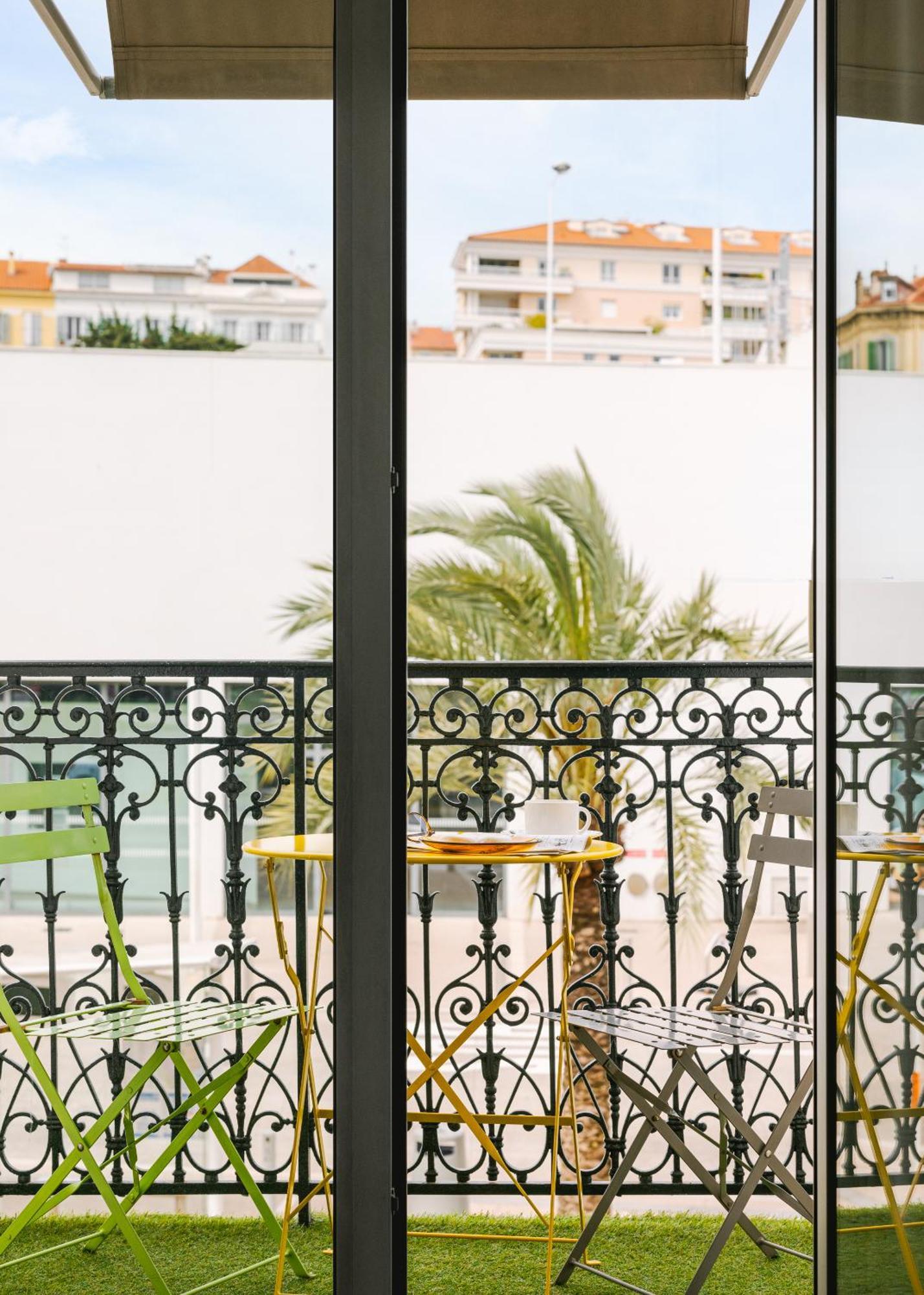 Hotel Yelo Lumiere Powered By Sonder à Cannes Chambre photo